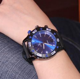 Quartz Men's Watch with Silicone Sports Dial