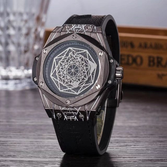 Fashionable Quartz Men's Watch with Leather Strap