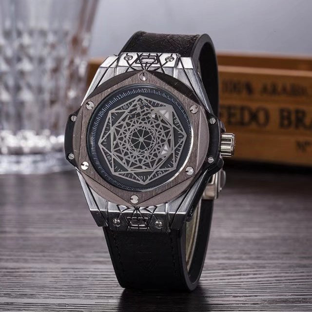 Fashionable Quartz Men's Watch with Leather Strap